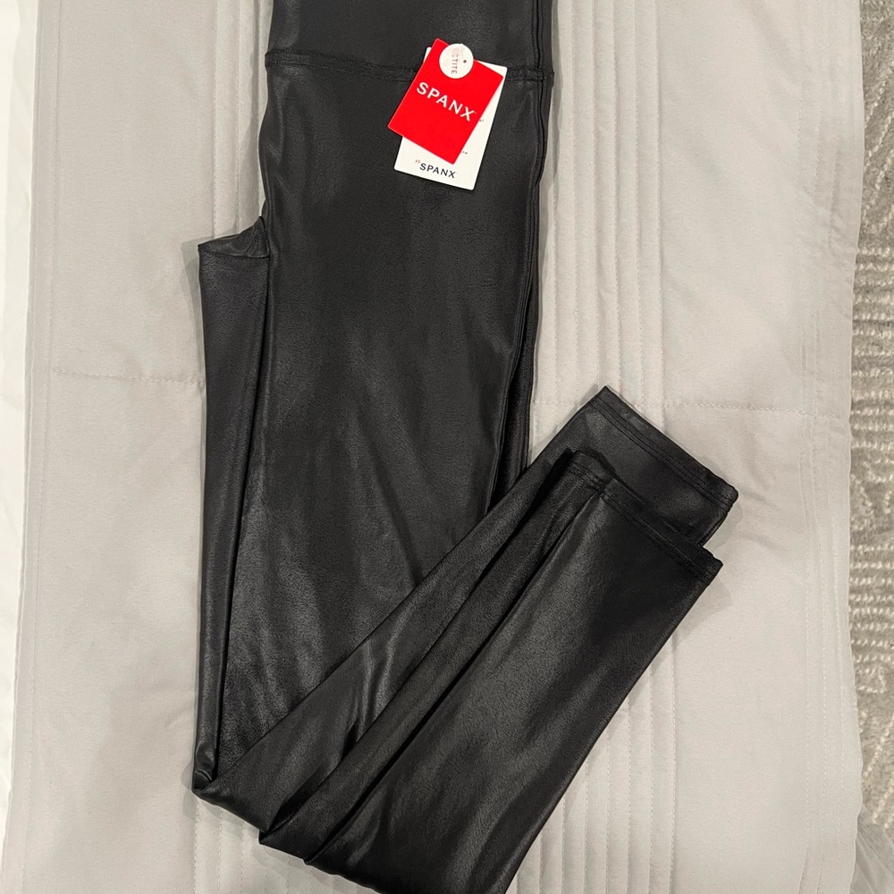 SPANX Petite Medium Black Faux Leather Leggings - Picture 6 of 7
